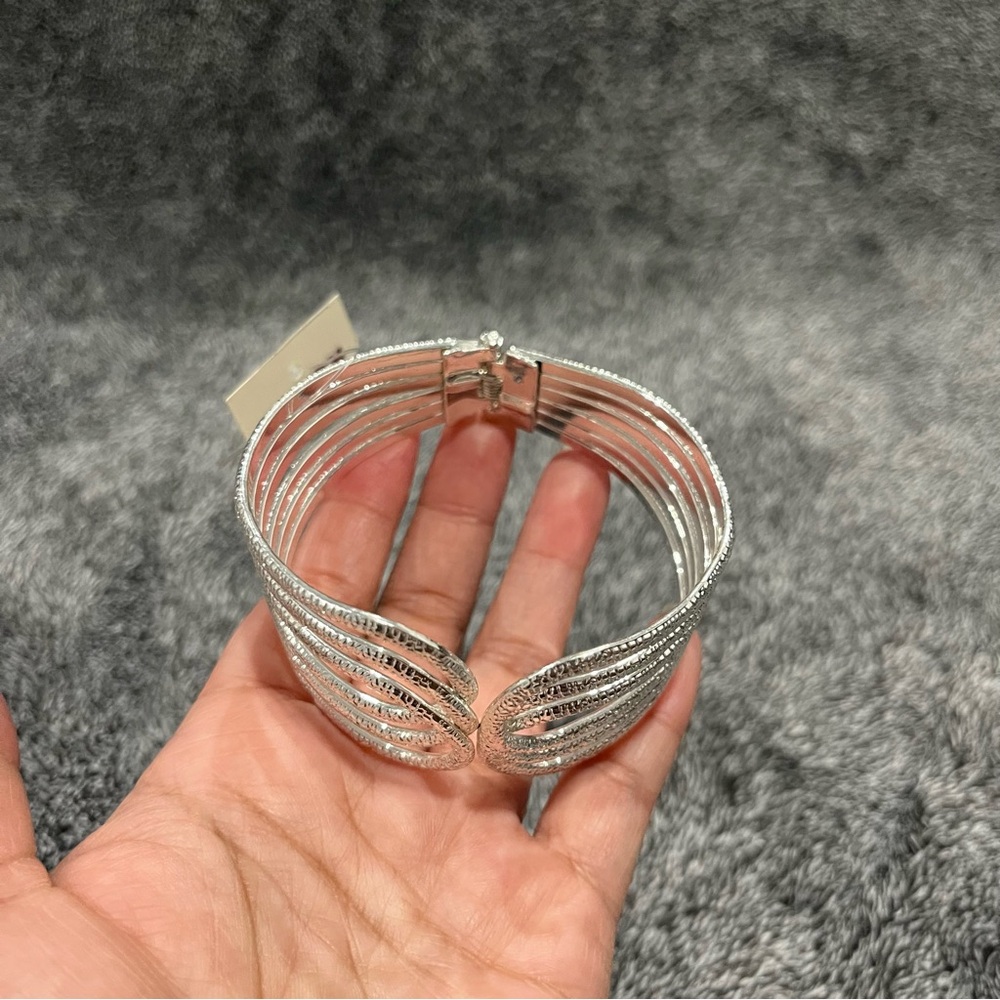 NWT❗️Sonoma Goods For Life hinged bracelet silver tone